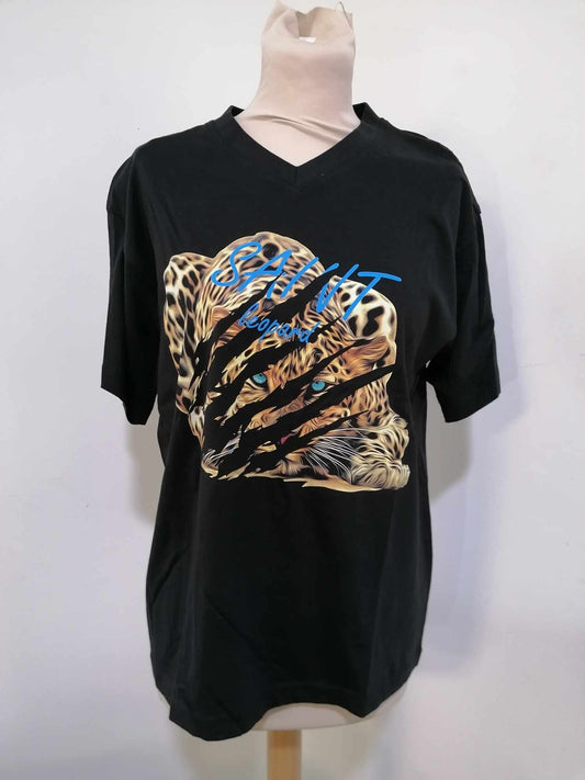 t-shirt col v